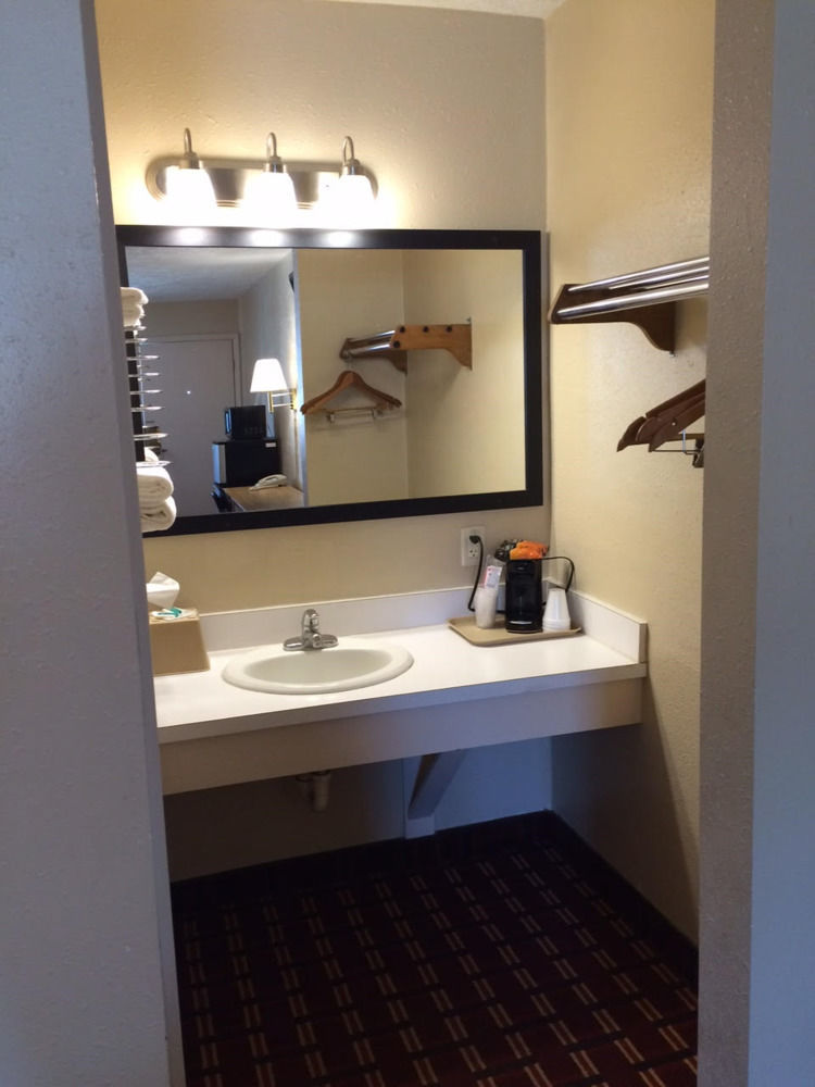 Economy Inn Mccook Extérieur photo