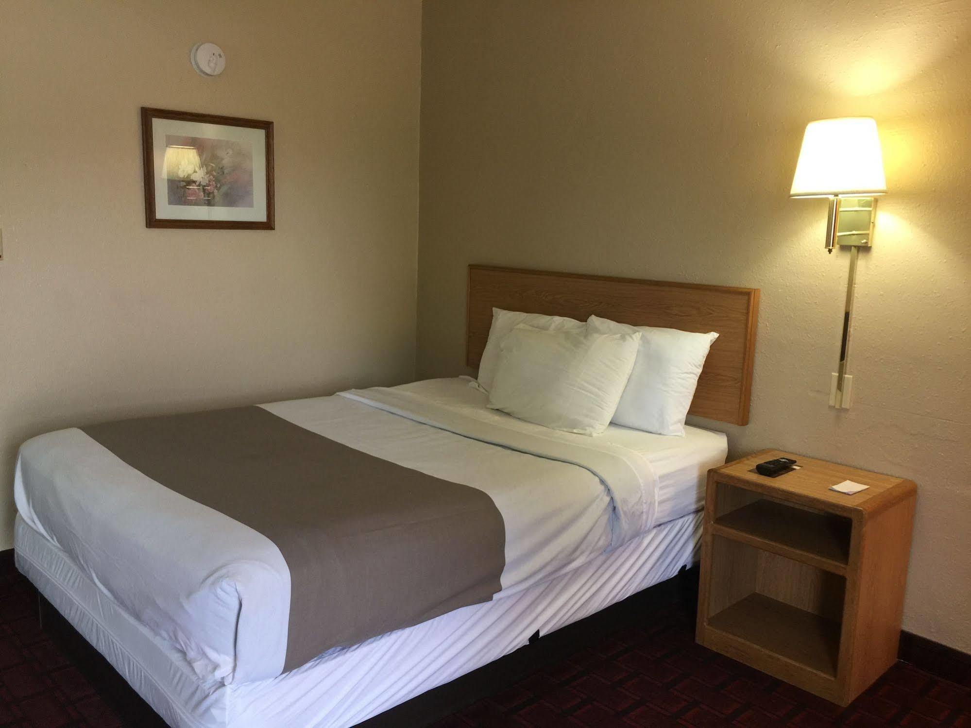 Economy Inn Mccook Extérieur photo